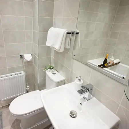 Luxury 4 Bed House With Gated Parking In The Heart Of Birmingham! Apartment Exterior photo