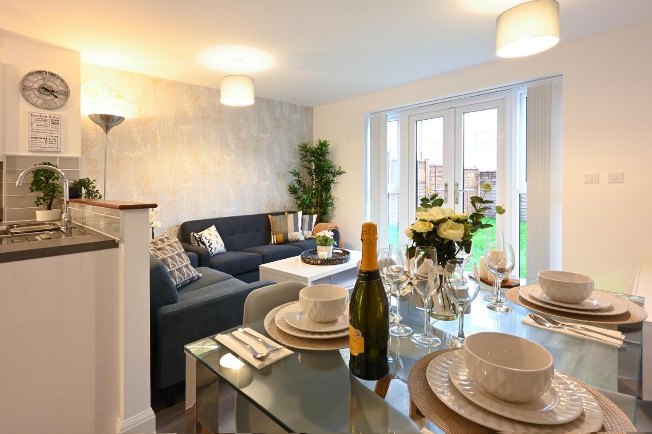 Luxury 4 Bed House With Gated Parking In The Heart Of Birmingham! Apartment