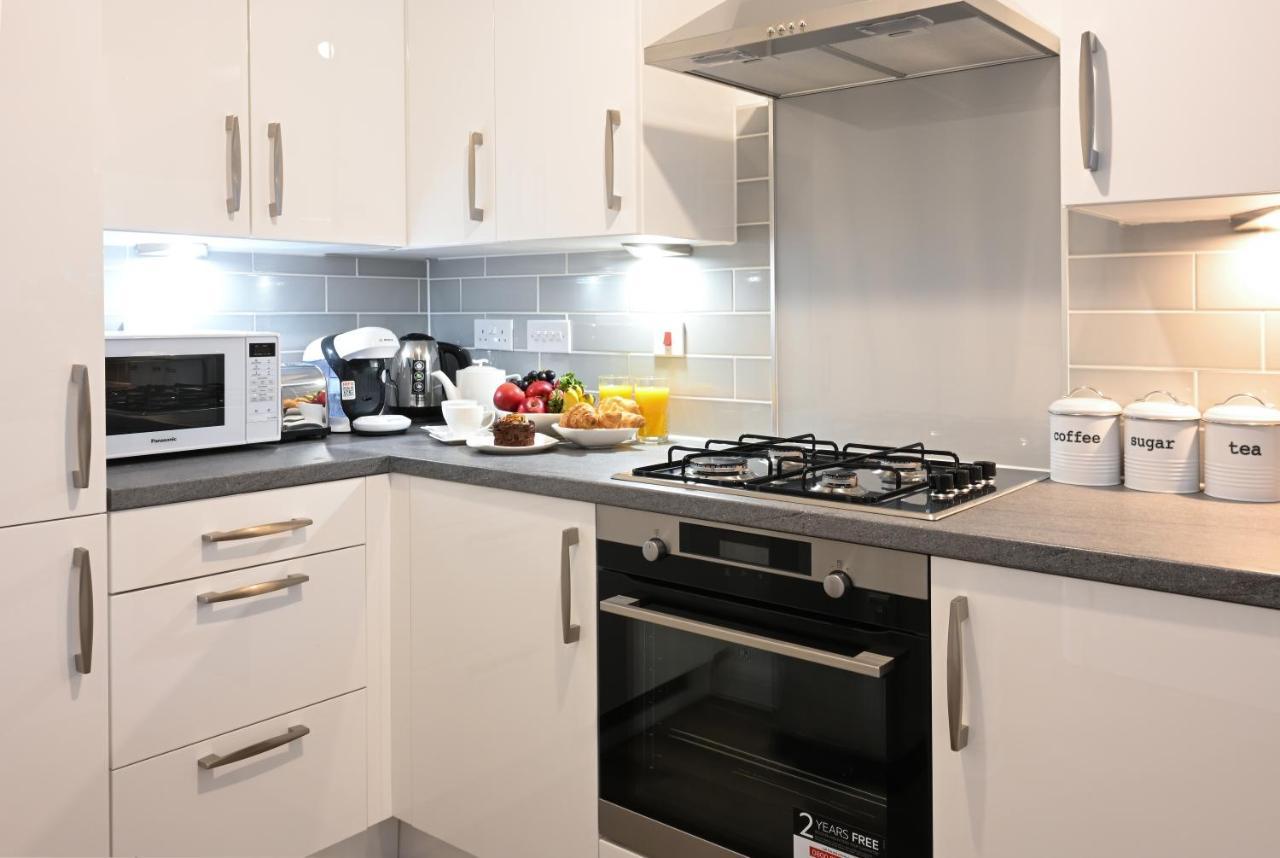 Luxury 4 Bed House With Gated Parking In The Heart Of Birmingham! Apartment *