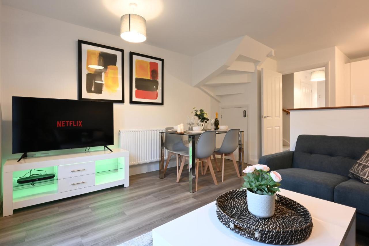 Luxury 4 Bed House With Gated Parking In The Heart Of Birmingham!