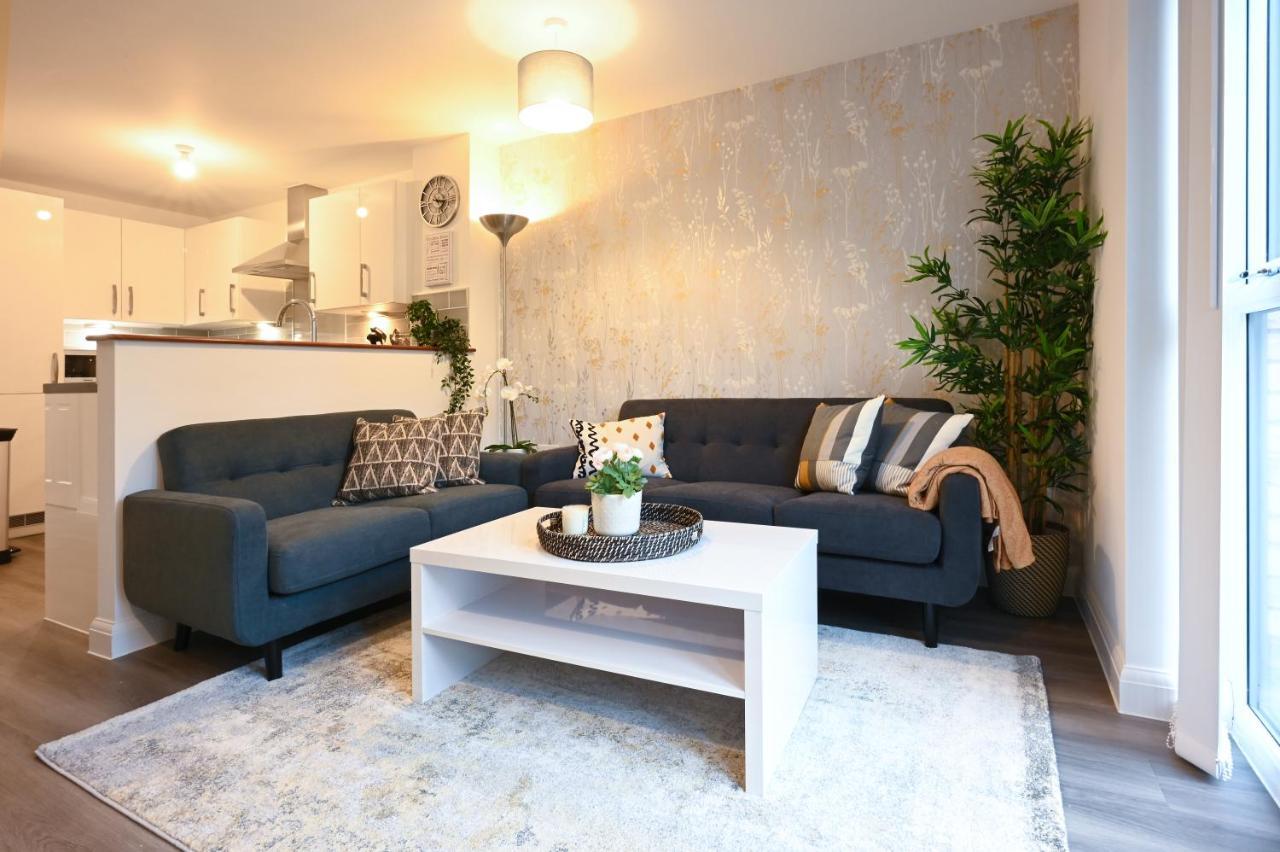 Luxury 4 Bed House With Gated Parking In The Heart Of Birmingham! *