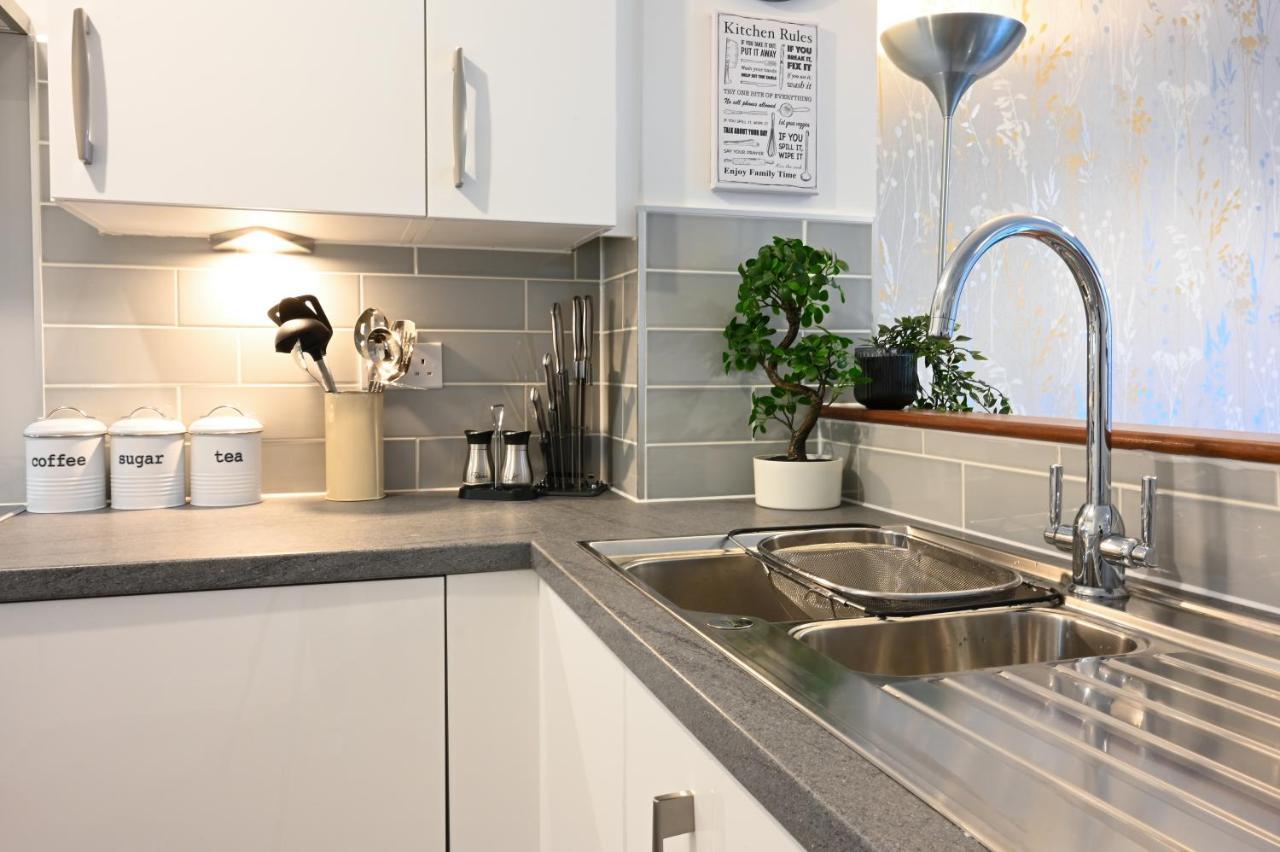 Luxury 4 Bed House With Gated Parking In The Heart Of Birmingham!