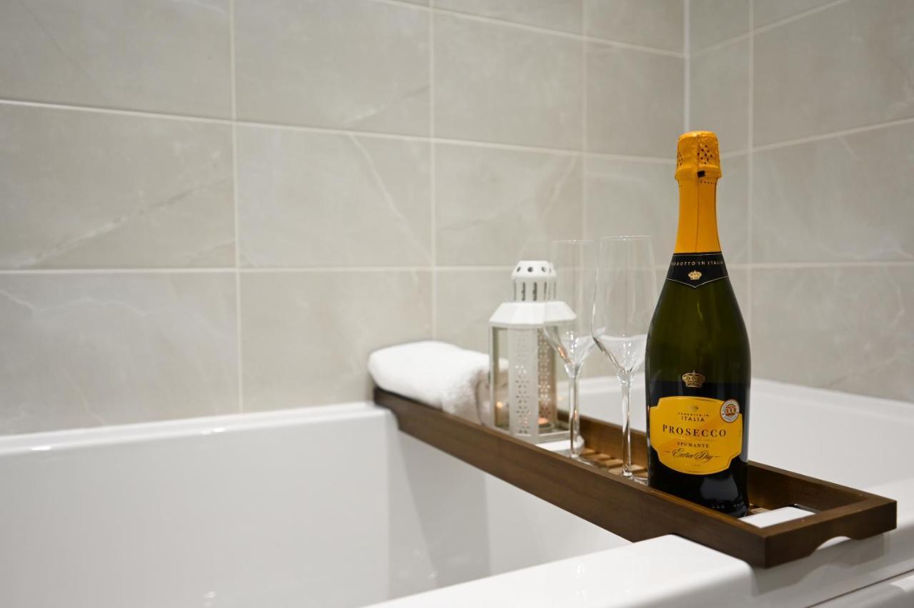 Luxury 4 Bed House With Gated Parking In The Heart Of Birmingham! Apartment *
