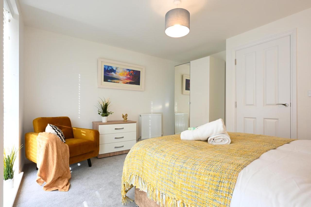 Apartment Luxury 4 Bed House With Gated Parking In The Heart Of Birmingham!