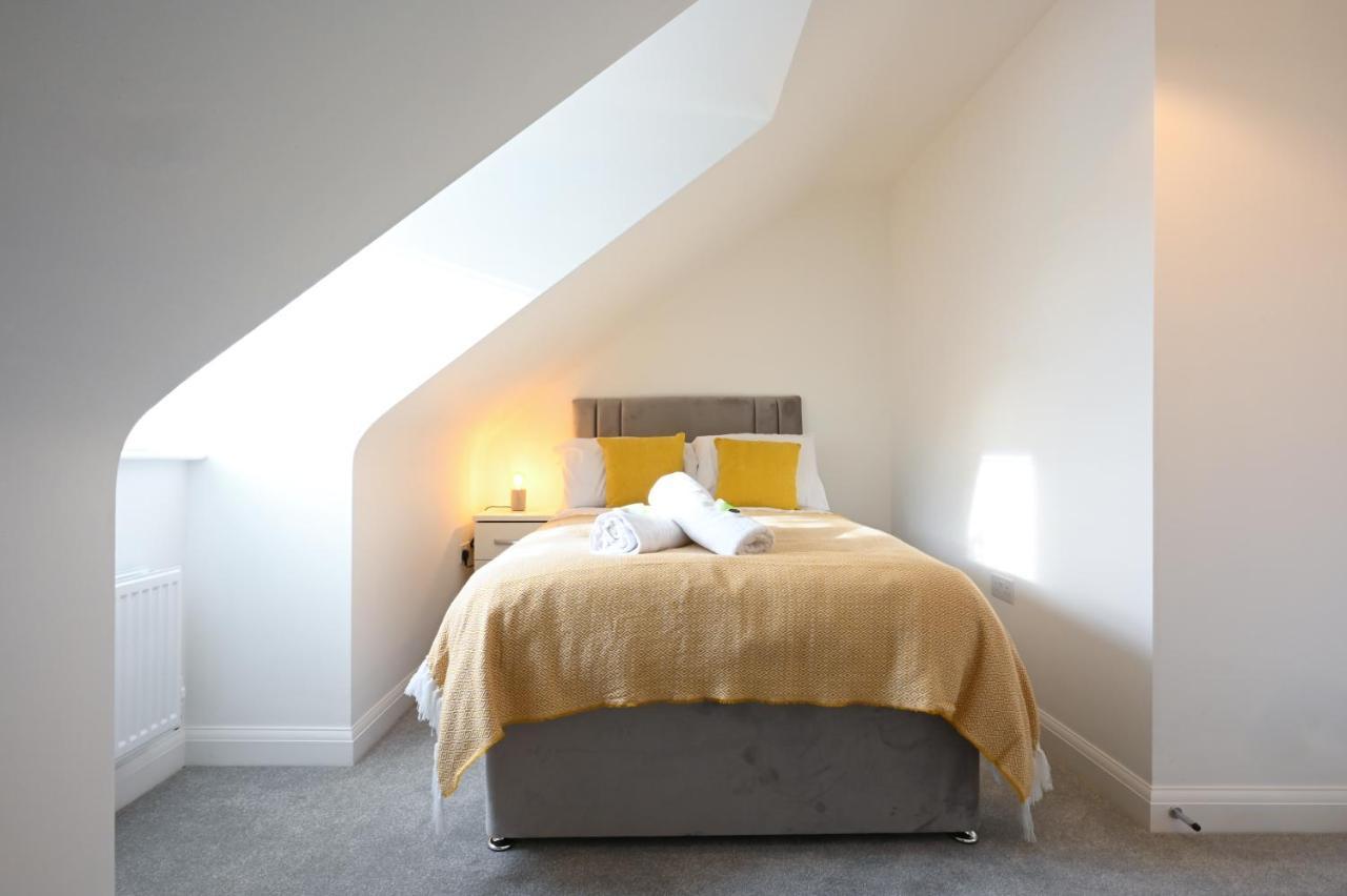 Apartment Luxury 4 Bed House With Gated Parking In The Heart Of Birmingham! *