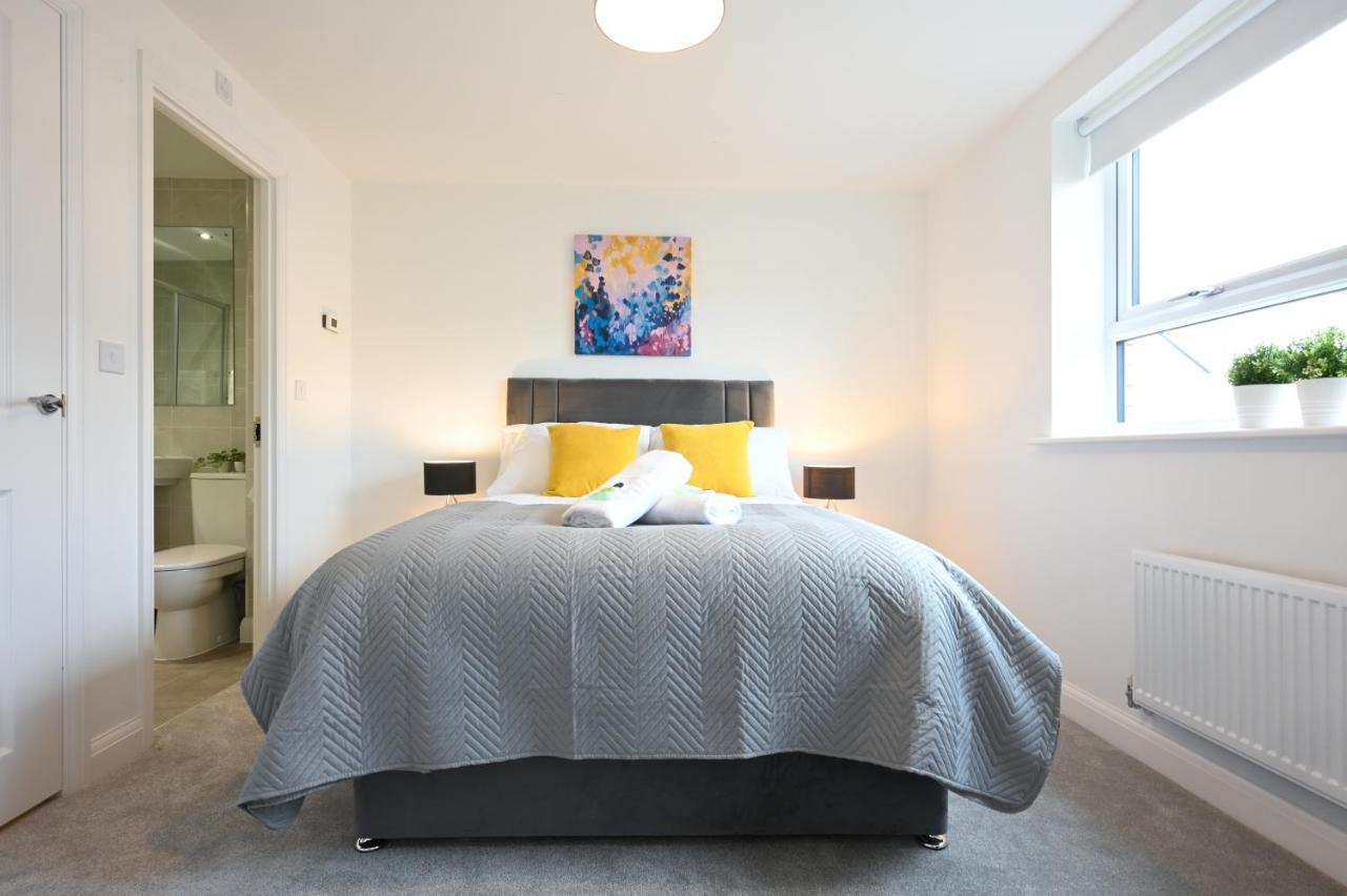 Luxury 4 Bed House With Gated Parking In The Heart Of Birmingham! Apartment *