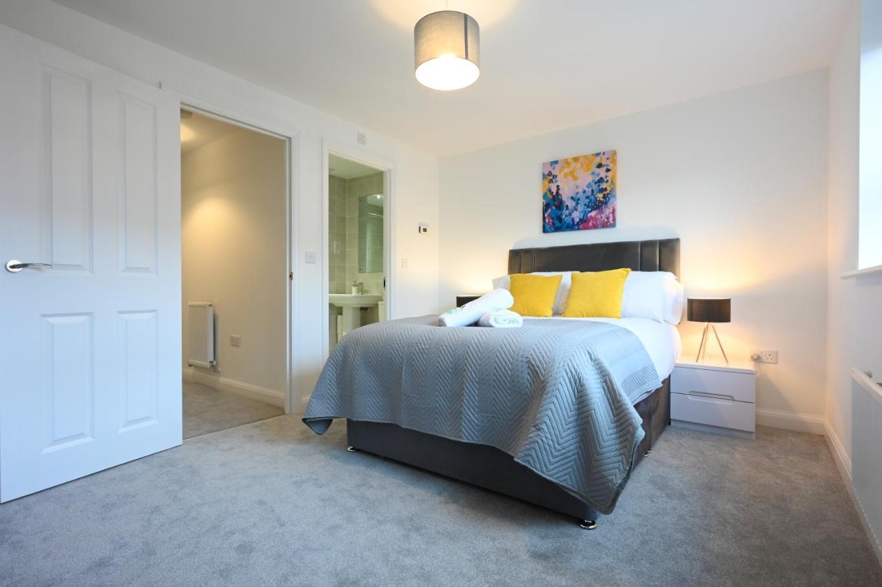 Luxury 4 Bed House With Gated Parking In The Heart Of Birmingham! Apartment *