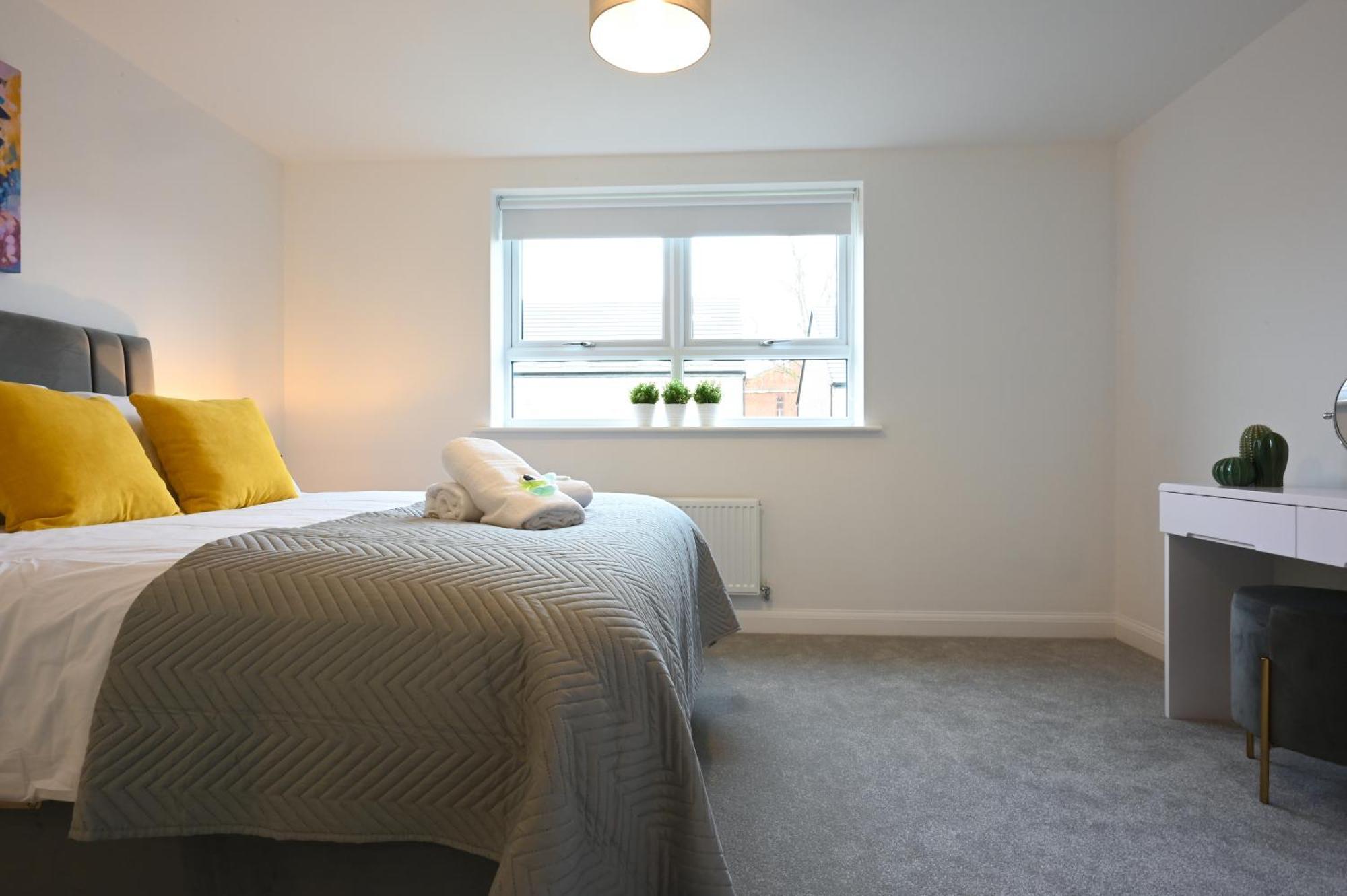 Luxury 4 Bed House With Gated Parking In The Heart Of Birmingham! Apartment *
